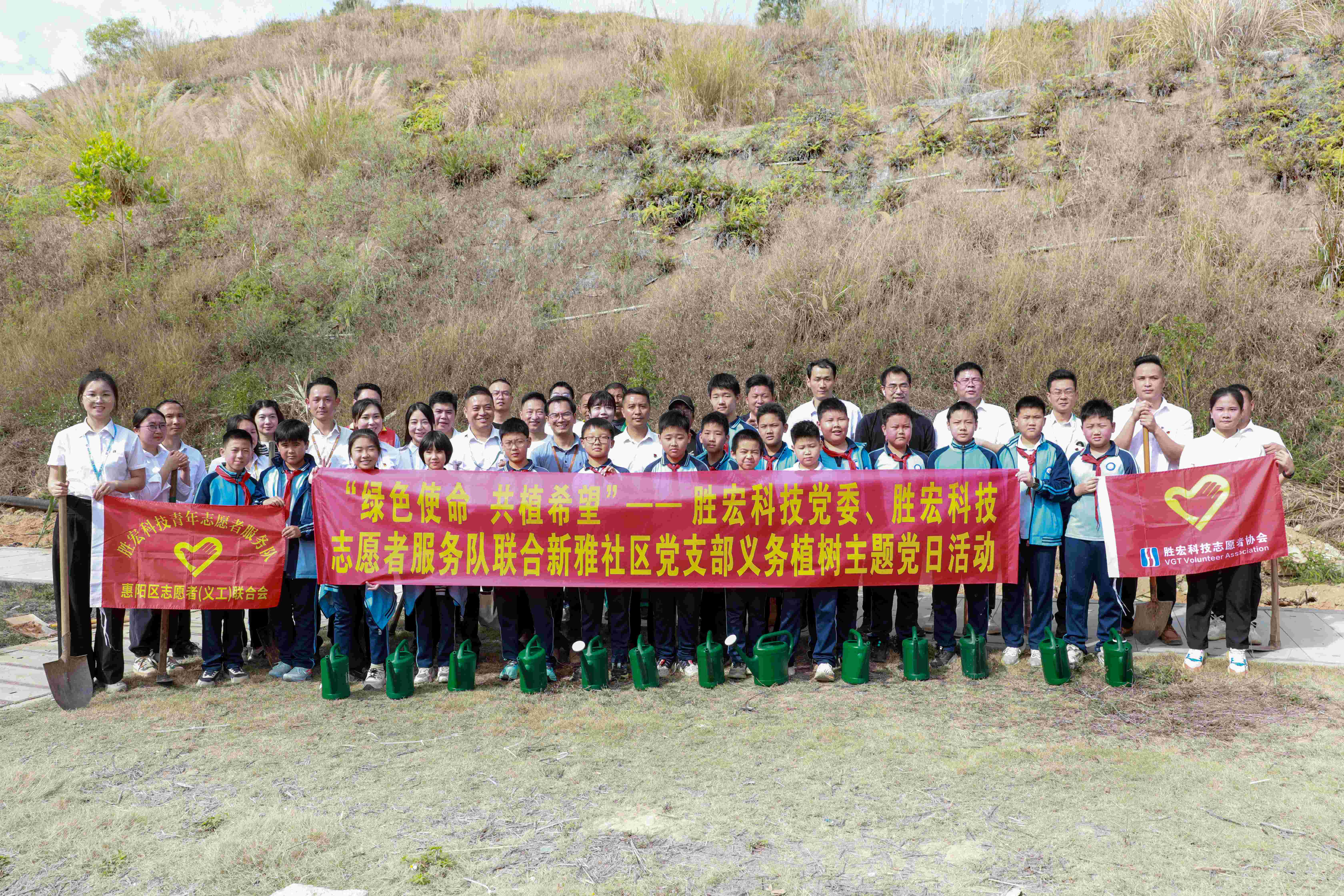 “綠色使命，共植希望”|勝宏科技黨委、志愿者服務(wù)隊(duì)聯(lián)合新雅社區(qū)開(kāi)展義務(wù)植樹活動(dòng)